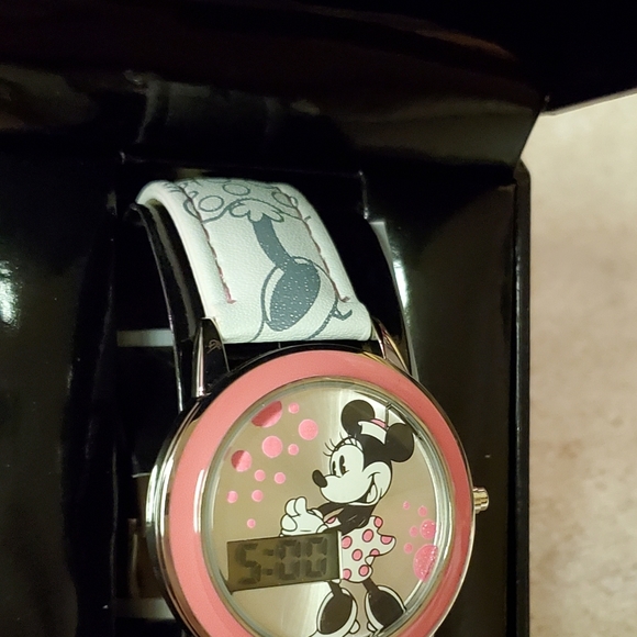 New Disney Minnie Mouse kids watch - Picture 5 of 6
